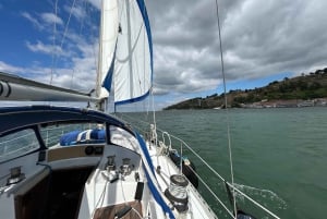 Lissabon: Tajo-joen purjehdusretki, jossa on pikkupurtavaa ja juomia