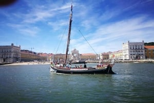 Lisbon: Tagus River Sunset Cruise in a Traditional Vessel