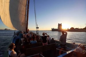 Lisbon: Tagus River Sunset Cruise in a Traditional Vessel