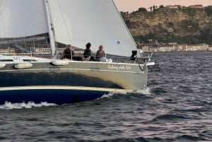 Lisboa: Cruzeiro no Rio Tejo ao pôr do sol com bebidas