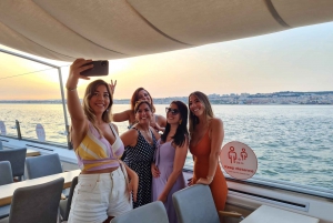 Lisbon: Tagus River Sunset Cruise with Welcome Drink