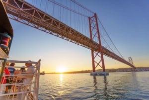Lisbon: Tagus River Sunset Tour with Snacks and Drink