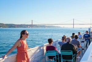 Lisbon: Tagus River Sunset Tour with Snacks and Drink