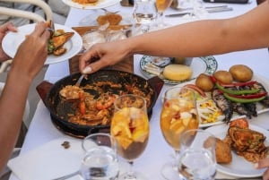 Lisbon: Food Crawl Walking Tour with Local Tastings