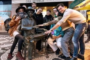 Lisbon: Tipsy Tour Fun Bar Crawl with a Local Guide