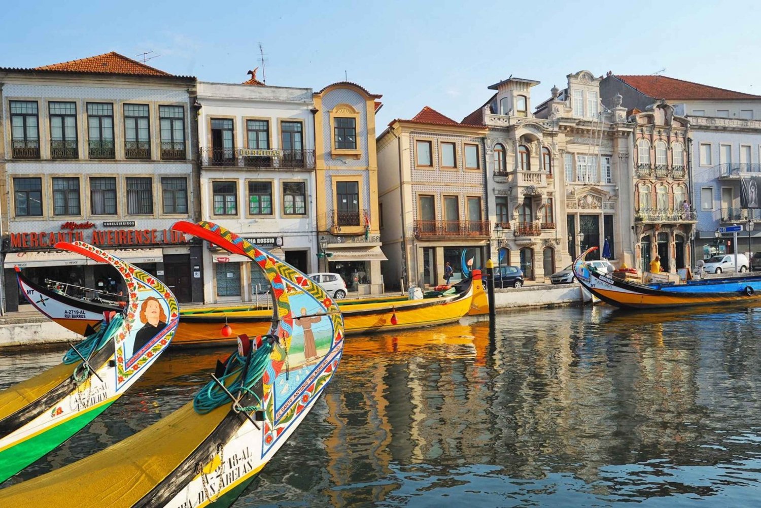 Lissabonista Portoon pysäkki Óbidos, Nazaré, Fátima, Coimbra, Aveiro.