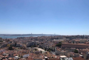 Lisboa: Tuk Tuk 1H30 Tour pela Cidade Velha Completo com um Antigo Cronometrista