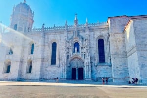 Lisbon: Tuk Tuk Private Tour With Free Polaroid Photos