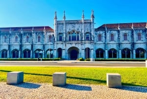 Lisbon: Tuk Tuk Private Tour With Free Polaroid Photos