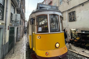 Lizbona: wycieczka piesza z przejażdżką zabytkowym tramwajem nr 28 i degustacją