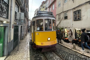 Lizbona: wycieczka piesza z przejażdżką zabytkowym tramwajem nr 28 i degustacją