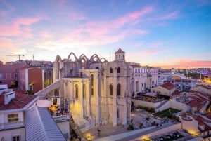 Lisbon's historic old town in a tuk-tuk in German