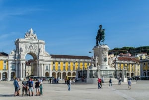 Lisbon's historic old town in a tuk-tuk in German