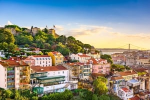 Lisbon's historic old town in a tuk-tuk in German