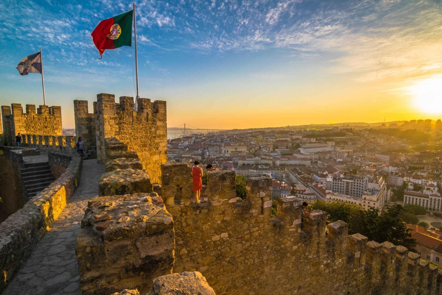 Lisbon: Alfama Walking Tour with St. George Castle Entry