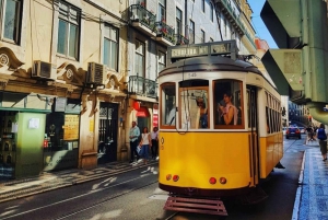 LISBON GRAND EXPERIENCE Tuktuk Tour in German