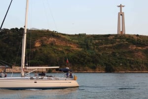 Lissabon: Segelboot-Tour mit Getränken