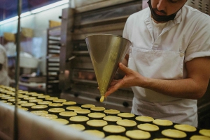 Lisbon: Evening Food & Wine Tour in Bairro Alto