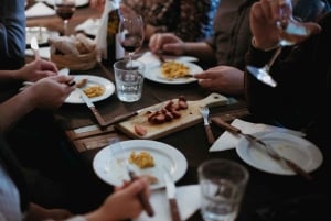 Lisbon: Evening Food & Wine Tour in Bairro Alto