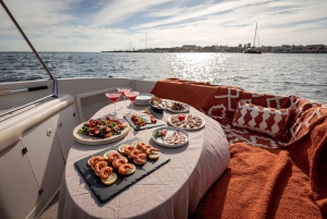 Cascais: Private boat with skipper, fuel, food and drinks