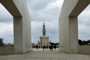 Privatny transfer Porto-Lizbona (lub w drugą stronę) z maksymalnie 4 przystankami kulturalnymi