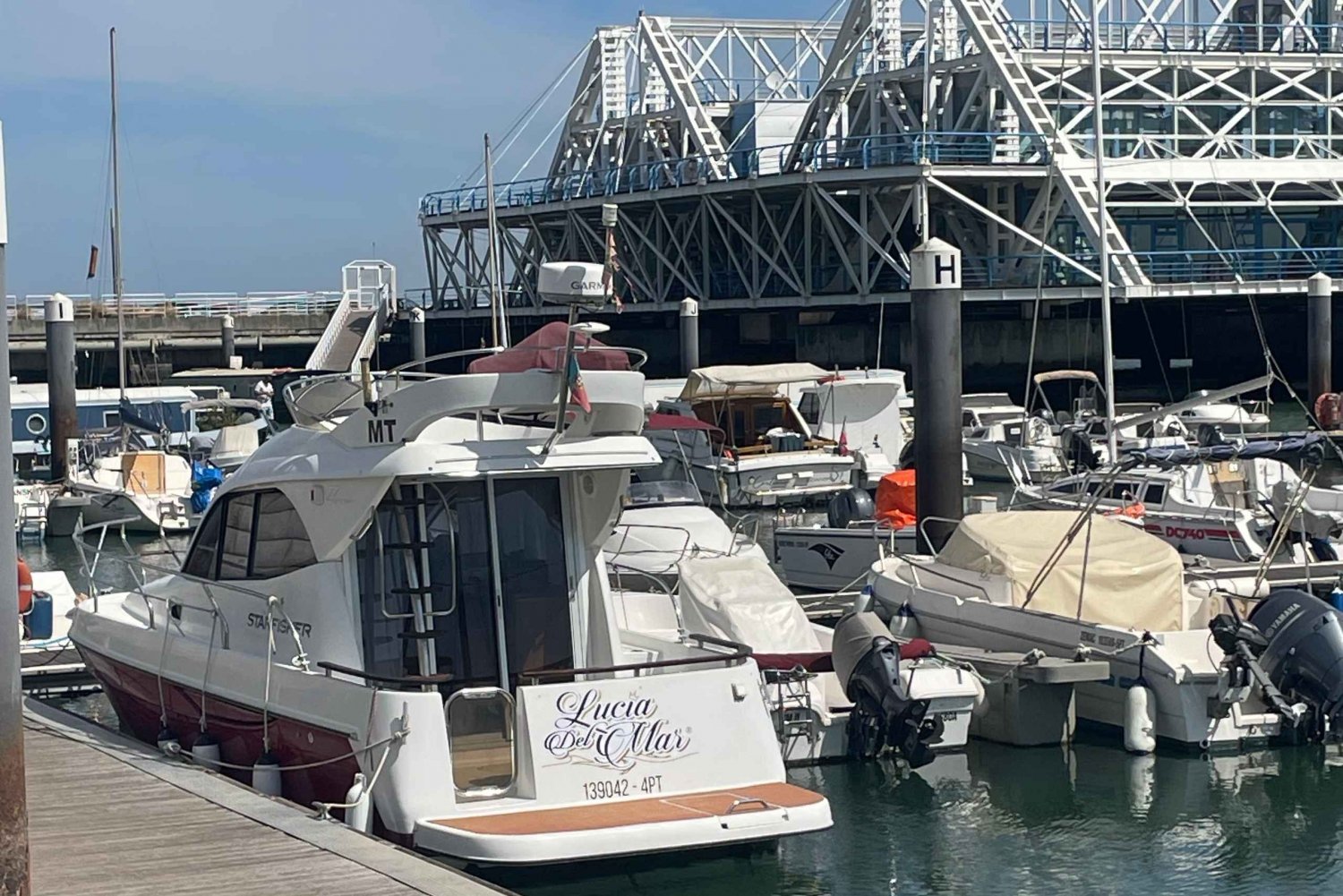 Private yacht tour with wines on board