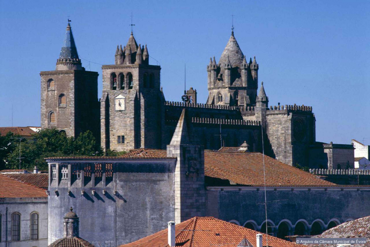 Between Life & Death: Roman Temple, Cathedral & Bone Chapel