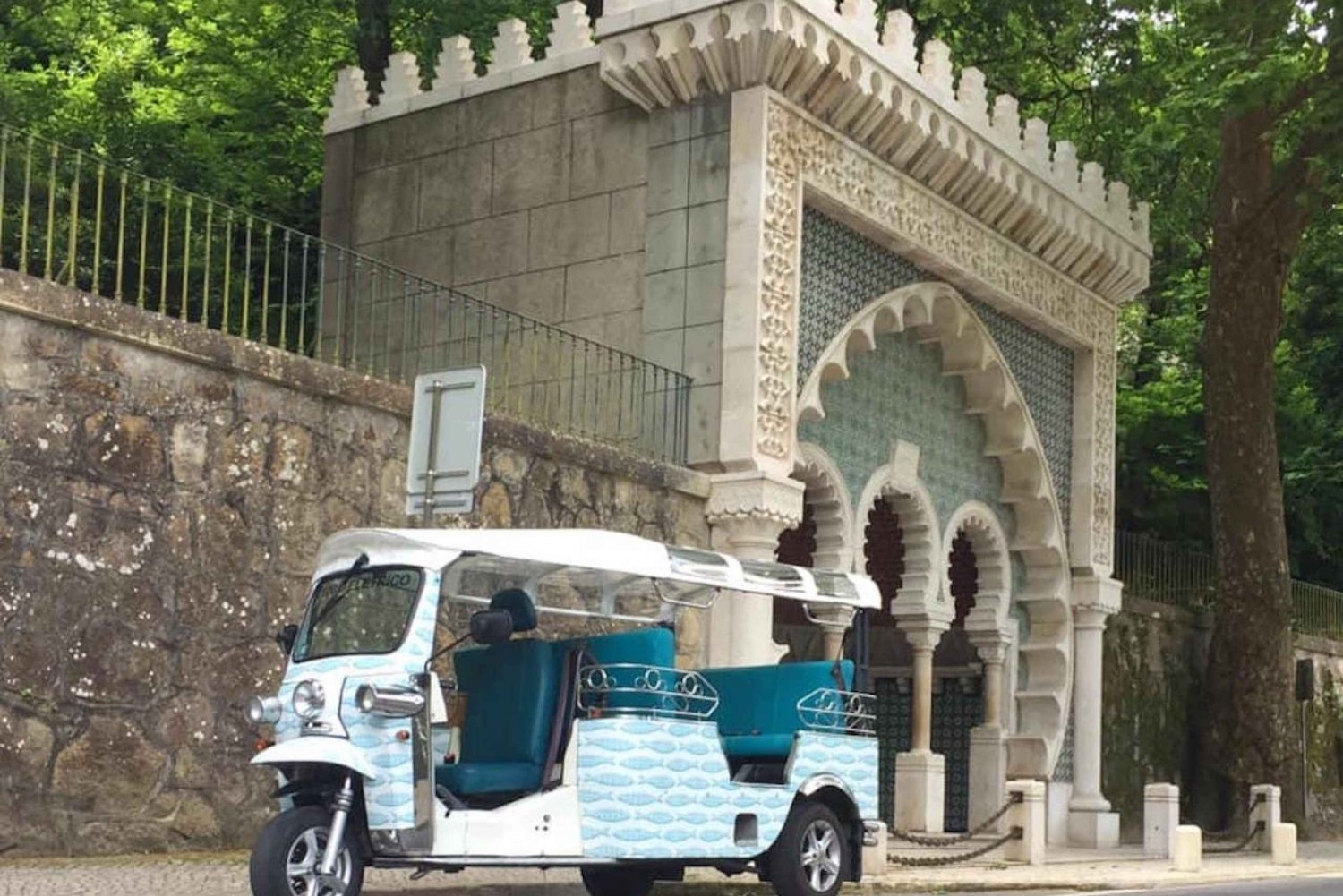 Sintra: Essential Tuk Tuk Sintra Tour