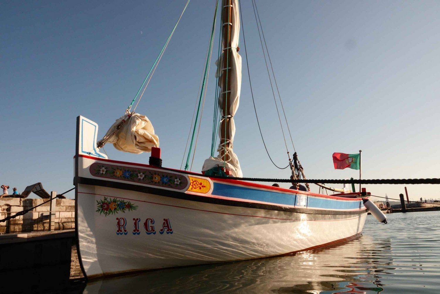 Lissabon: Tejo-Kreuzfahrt auf einem historischen Boot aus dem Jahr 1895 mit Getränken