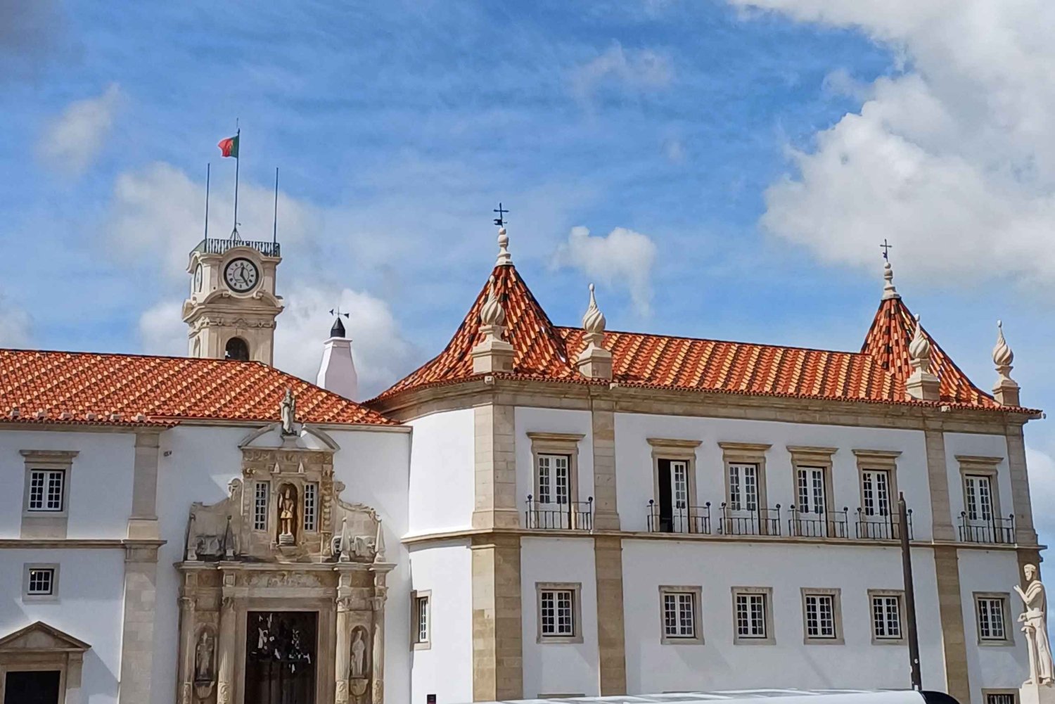 Transfer von Porto nach Lissabon mit Zwischenstopps in Coimbra und Fátima