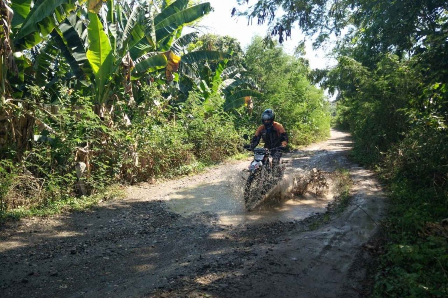 19 dagars upptäcktsfärd i Indonesien Bali Lombok Sumbawa på motorcykel