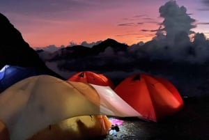 リンジャニ山頂への2日間の登山