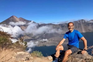 2D/1N trekking sul bordo del cratere di Senaru con un tour di gruppo