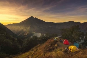 3d/2n trekking på Rinjani-fjellet, innsjø og varme kilder.