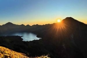 3d/2n trekking på Rinjani-fjellet, innsjø og varme kilder.