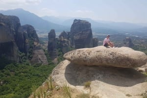 Athens: Meteora Independent Train Trip and Monastery Tour