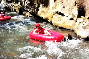 Bali Tubing Adventure: Bali: Virkistävä kellua läpi vehreiden viidakoiden.