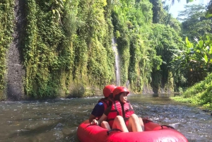 Bali Tubing Adventure: Bali: Virkistävä kellua läpi vehreiden viidakoiden.