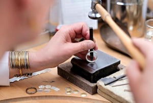 Fabricación Práctica de Joyas de Plata de Bali: Del diseño al brillo