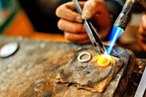 Bali's Hands-On Silver Jewelry Making : De la conception à la brillance