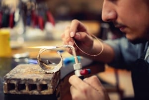 Bali's Hands-On Silver Jewelry Making : De la conception à la brillance