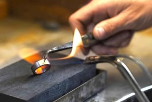 Bali's Hands-On Silver Jewelry Making : De la conception à la brillance