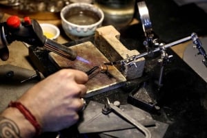 Bali's Hands-On Silver Jewelry Making: Suunnittelusta kiiltoon