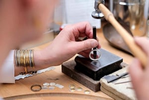 Bali's Hands-On Silver Jewelry Making: Suunnittelusta kiiltoon