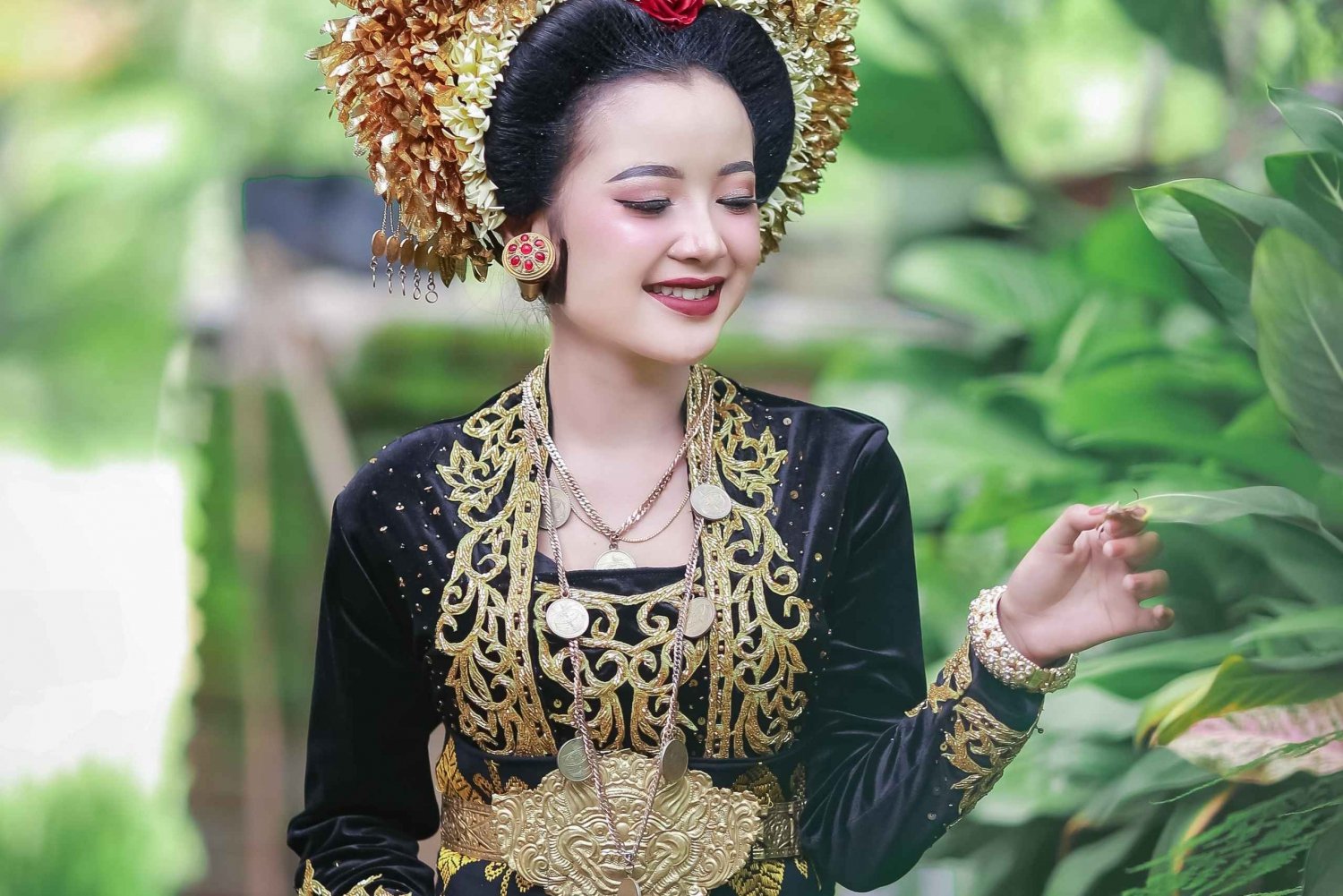 Dress Up Like The King and Queen Of Lombok