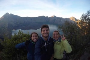 Trekking epico del Rinjani: 2 giorni, 1 notte di avventura sul bordo del cratere