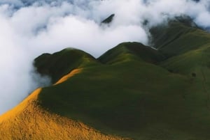 Exklusive Wanderung zum Nanggi Hill: Zelten unter den Sternen