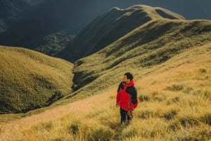 Senderismo exclusivo a la colina Nanggi: acampada bajo las estrellas