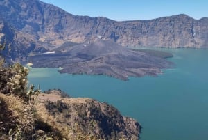 Explorando las Maravillas del Rinjani: 2 Días Borde del Cráter Senaru