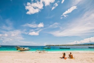 From Lombok: Private Gili Islands Trip w. Glass-Bottom Boat